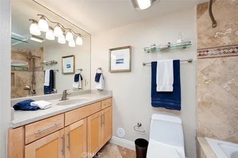 $5,600 | 174 Cliff Drive, Unit F, Laguna Beach, CA 92651