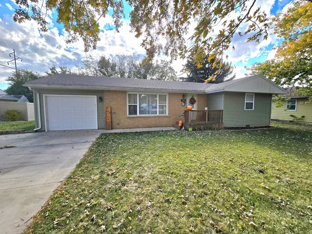 front view of house with a yard