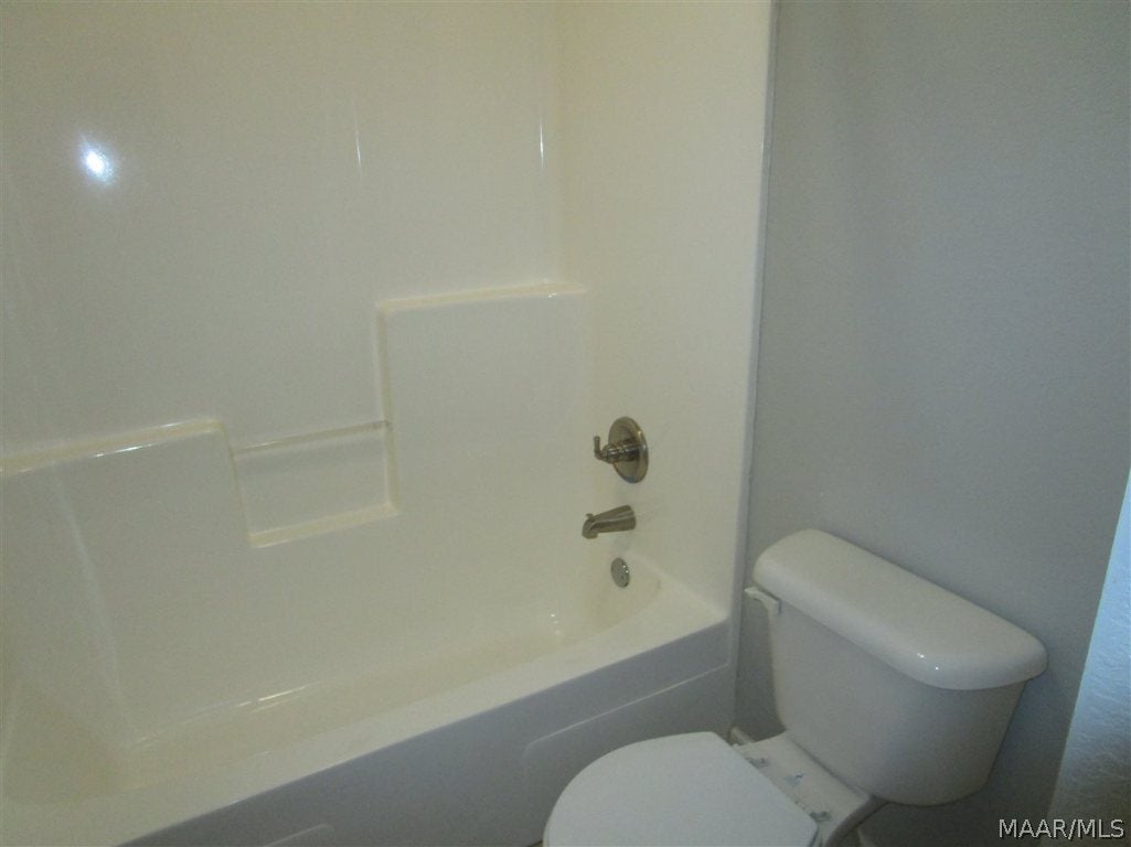 601 Gritney Road Daleville, AL 36322 - Photo 23 of 36 Tub and commode in guest bath