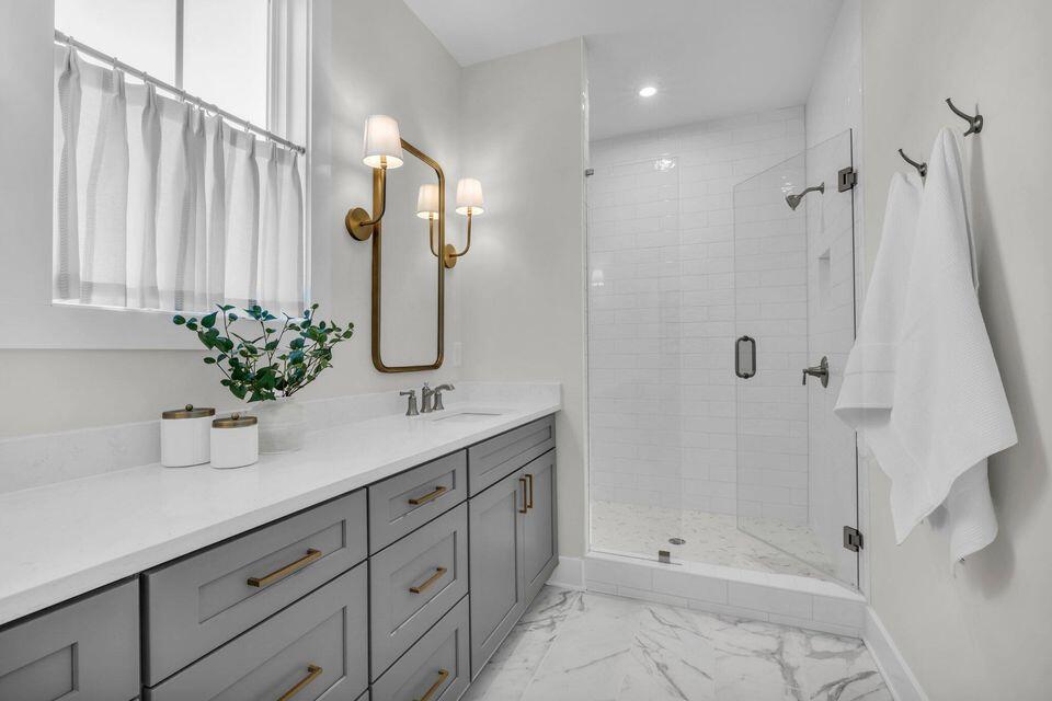 2576 Butlers Green Circle, Unit 7 Chattanooga, TN 37421 - Photo 12 of 24 Primary Bath