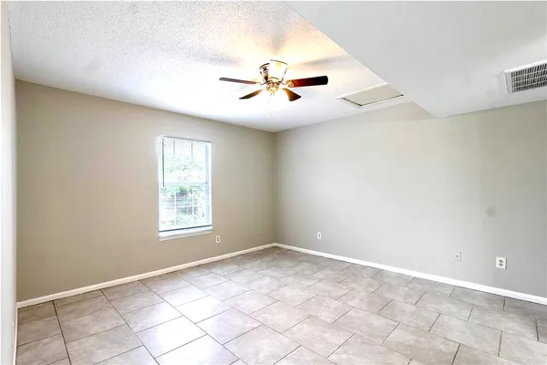 $950 | 2000 Kazmeier, Unit 2, Bryan, TX 77802