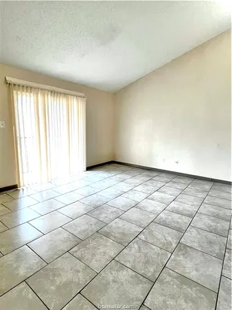 $950 | 2000 Kazmeier, Unit 2, Bryan, TX 77802