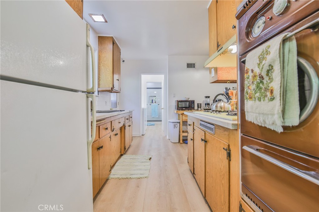 14537 Gandesa Road La Mirada, CA 90638 - Photo 17 of 41 Kitchen