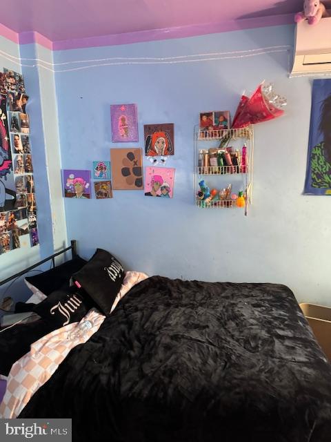 518 South 55th Street Philadelphia, PA 19143 - Photo 20 of 49 a bedroom with a bed and a couch
