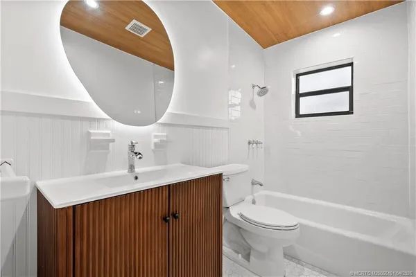 $610,000 | 1944 Northeast Lake Place, Jensen Beach, FL 34957