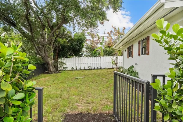 $610,000 | 1944 Northeast Lake Place, Jensen Beach, FL 34957