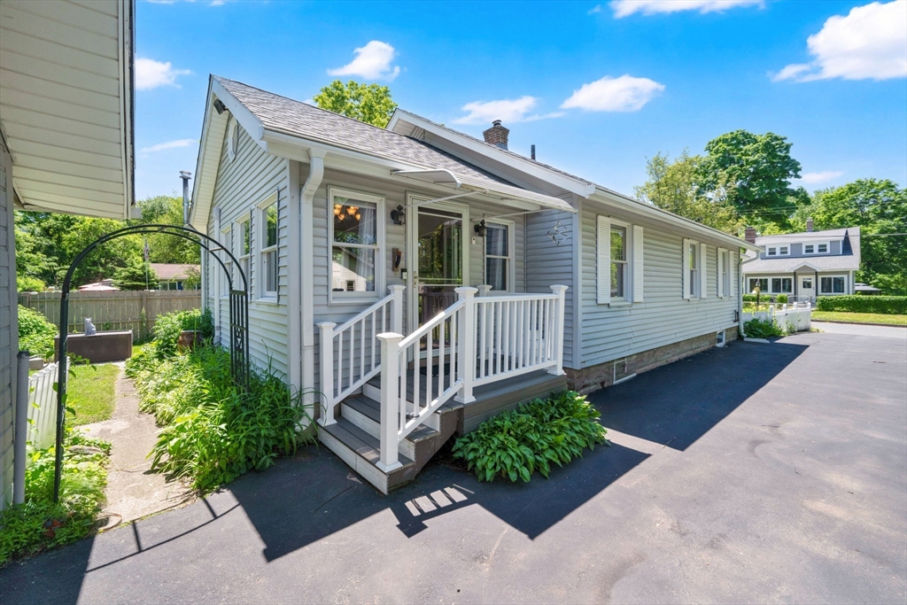 121 Merrill Road Springfield, MA 01119 - Photo 4 of 31