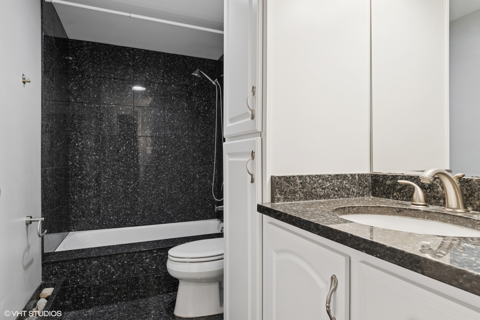 114 East Bailey Road, Unit L Naperville, IL 60565 - Photo 8 of 11