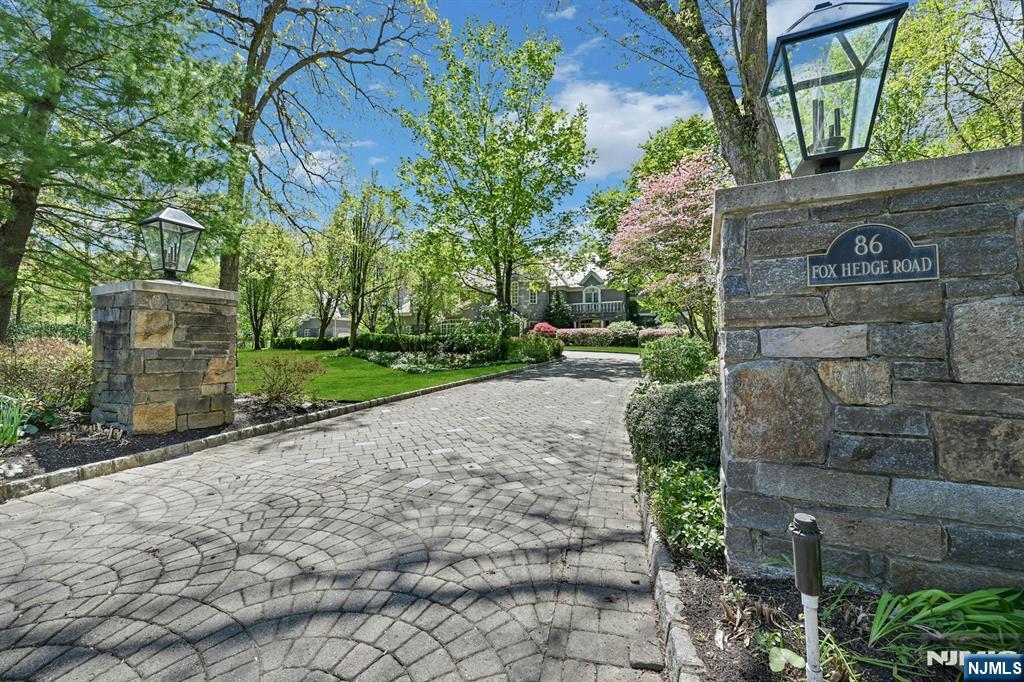 86 Fox Hedge Road Saddle River, NJ 07458 - Photo 3 of 44