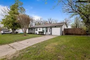 $1,825 | 104 Shoreline Drive, Azle, TX 76020