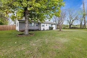 $1,825 | 104 Shoreline Drive, Azle, TX 76020