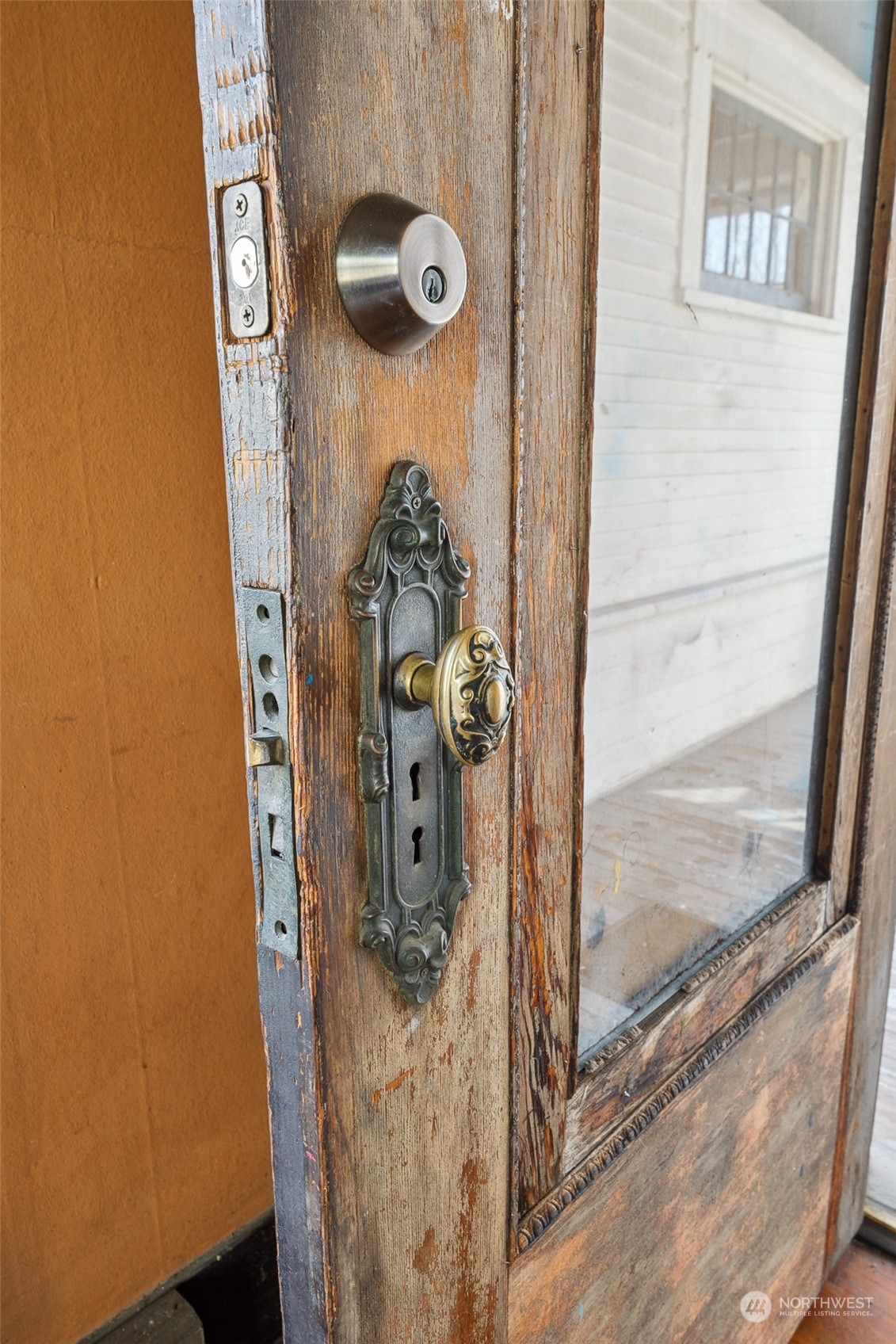 3840 Linden Avenue North Seattle, WA 98103 - Photo 25 of 40 a view of door