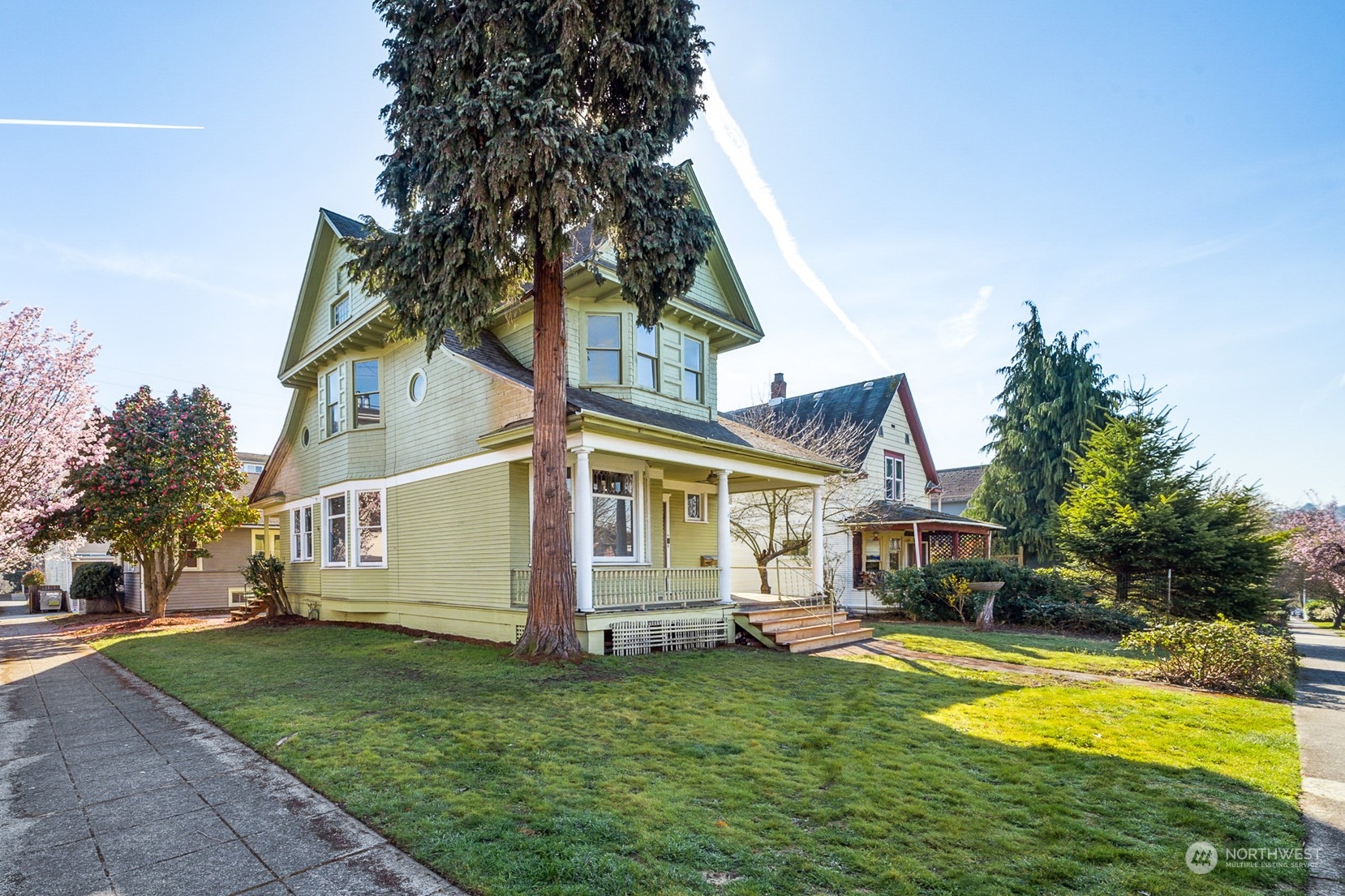 3840 Linden Avenue North Seattle, WA 98103 - Photo 26 of 40 a front view of a house with swimming pool having outdoor seating