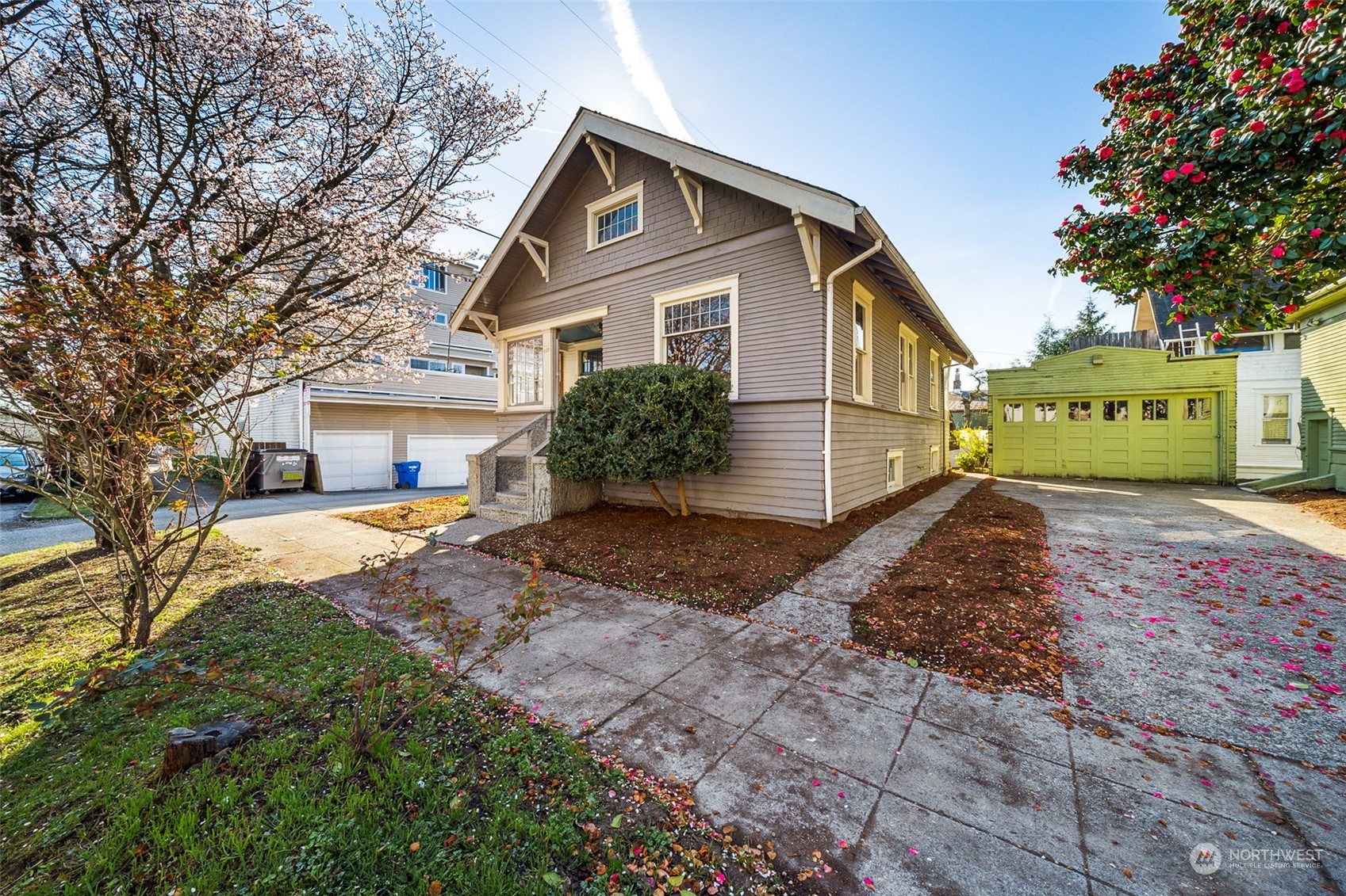 3840 Linden Avenue North Seattle, WA 98103 - Photo 29 of 40 a front view of a house with garden