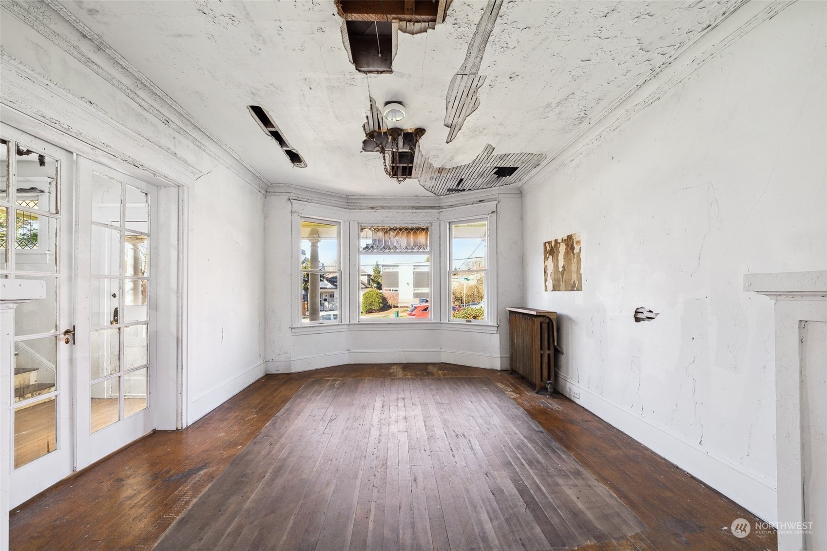 3840 Linden Avenue North Seattle, WA 98103 - Photo 3 of 40 wooden floor in an empty room with a window