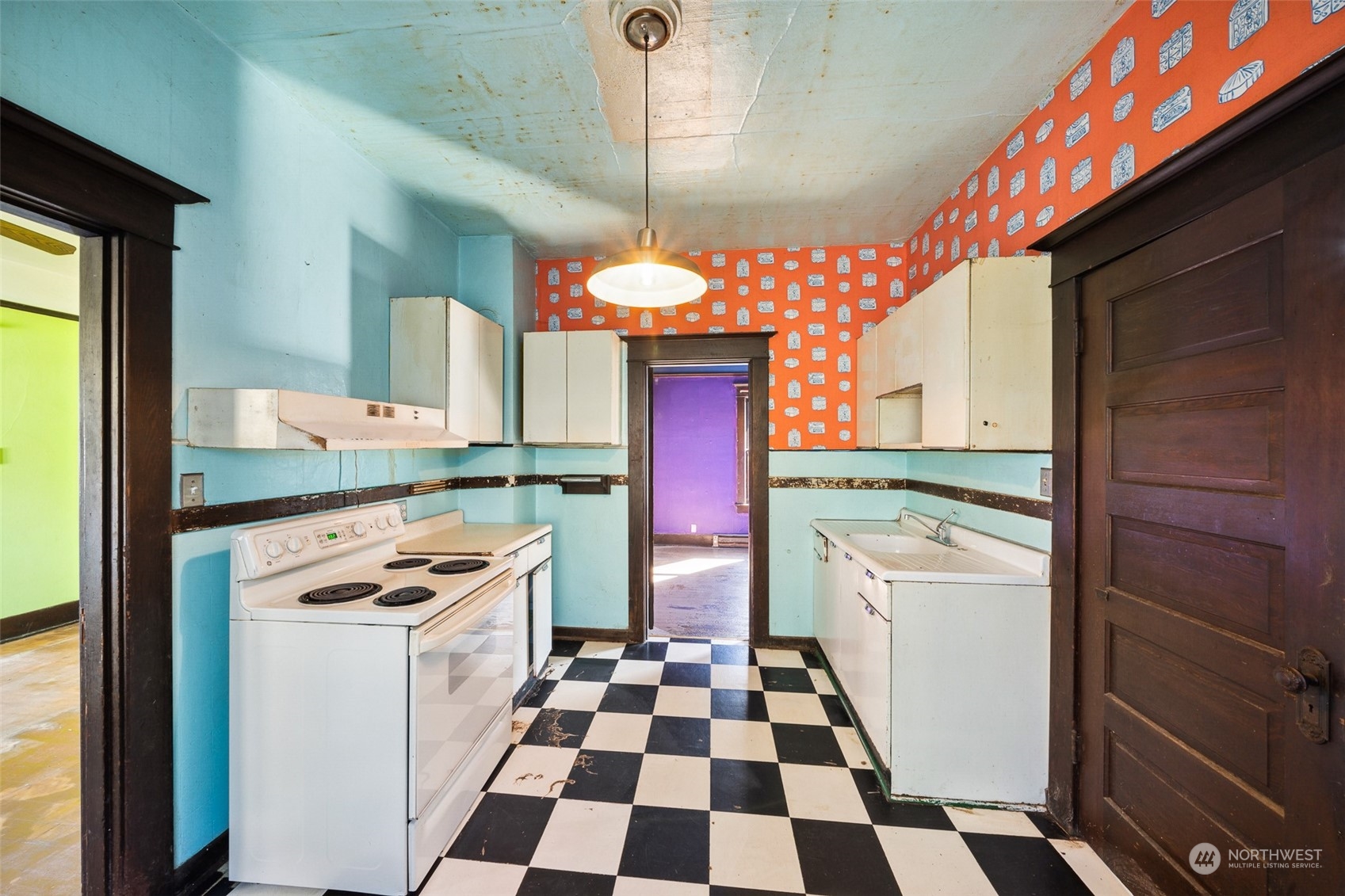 3840 Linden Avenue North Seattle, WA 98103 - Photo 31 of 40 a kitchen with a stove a sink and a refrigerator