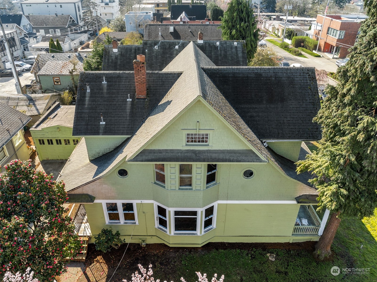 3840 Linden Avenue North Seattle, WA 98103 - Photo 33 of 40 a aerial view of a house with a yard