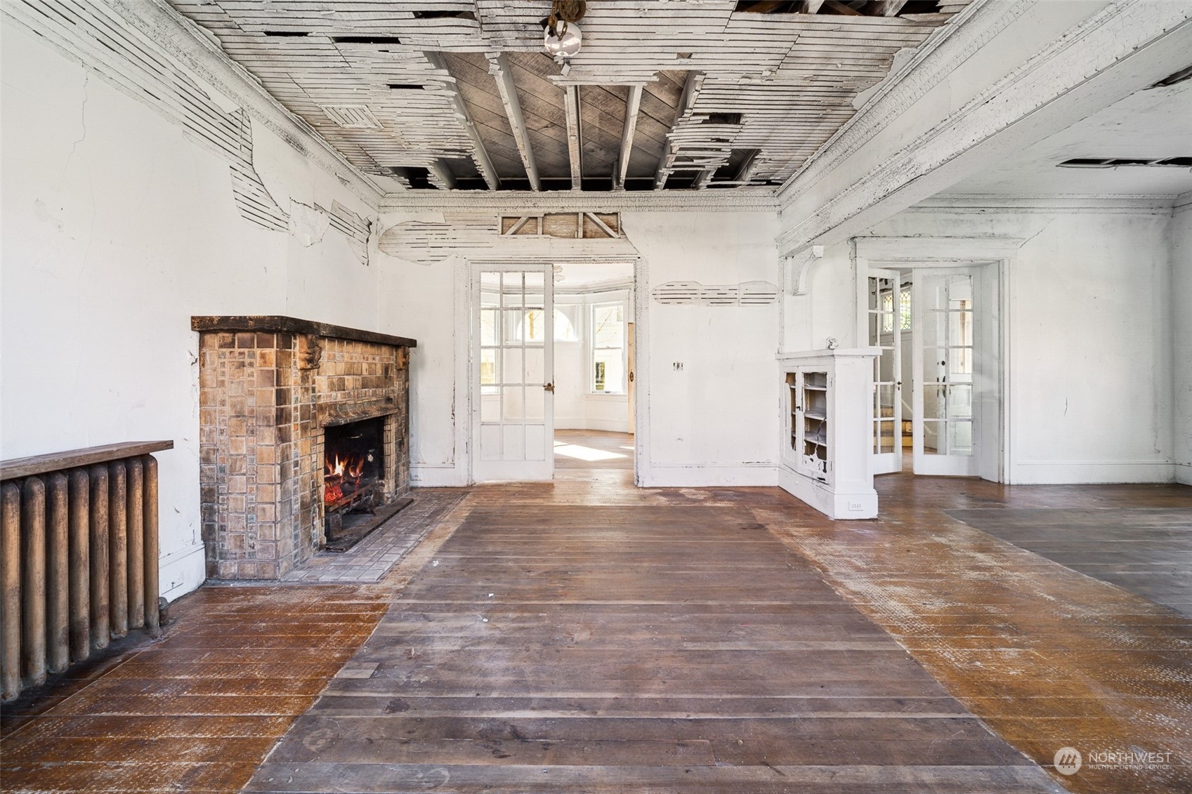 3840 Linden Avenue North Seattle, WA 98103 - Photo 9 of 40 a view of a livingroom with a fireplace
