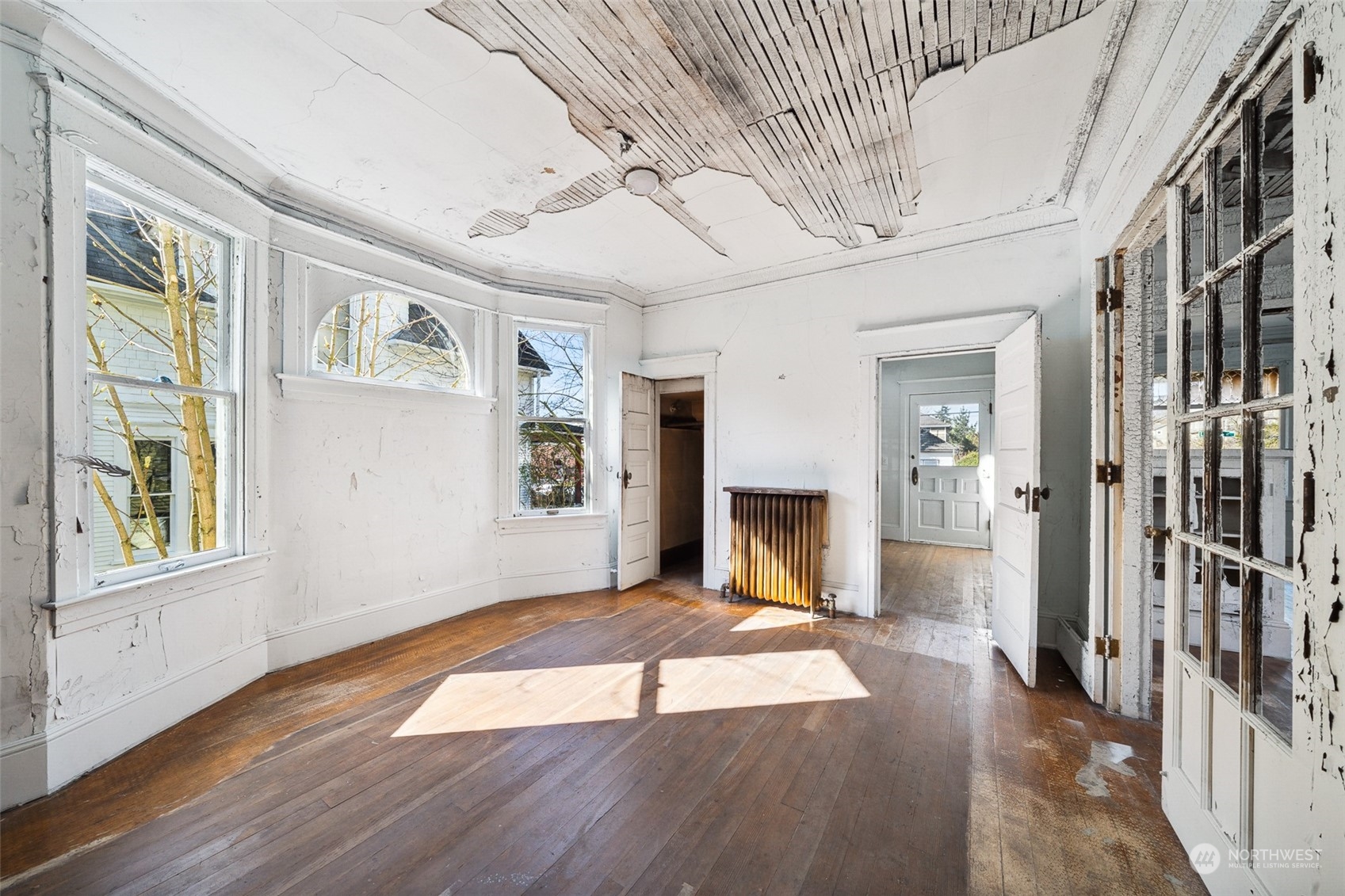 3840 Linden Avenue North Seattle, WA 98103 - Photo 10 of 40 a view of a livingroom with wooden floor and a fireplace