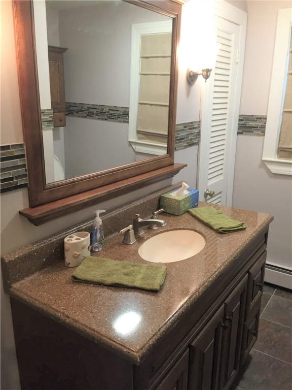 83 Winthrop Road Warwick, RI 02888 - Photo 6 of 10 Gallery Image 6