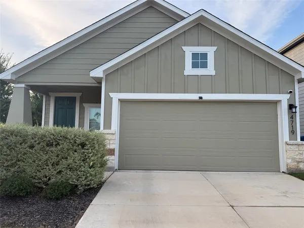 a view of backyard of house