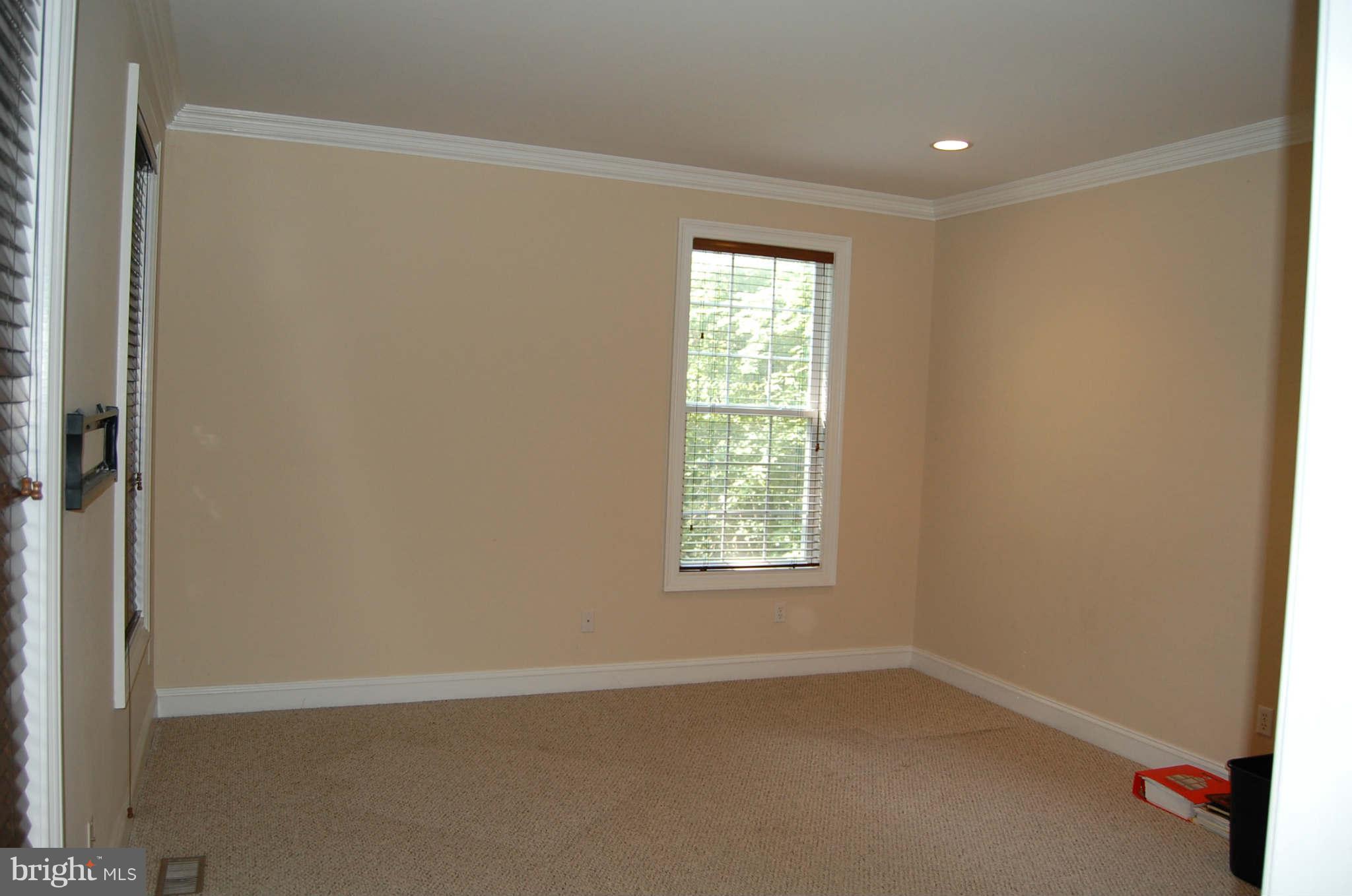 12701 Knoll Road Mount Airy, MD 21771 - Photo 14 of 27 Living Room