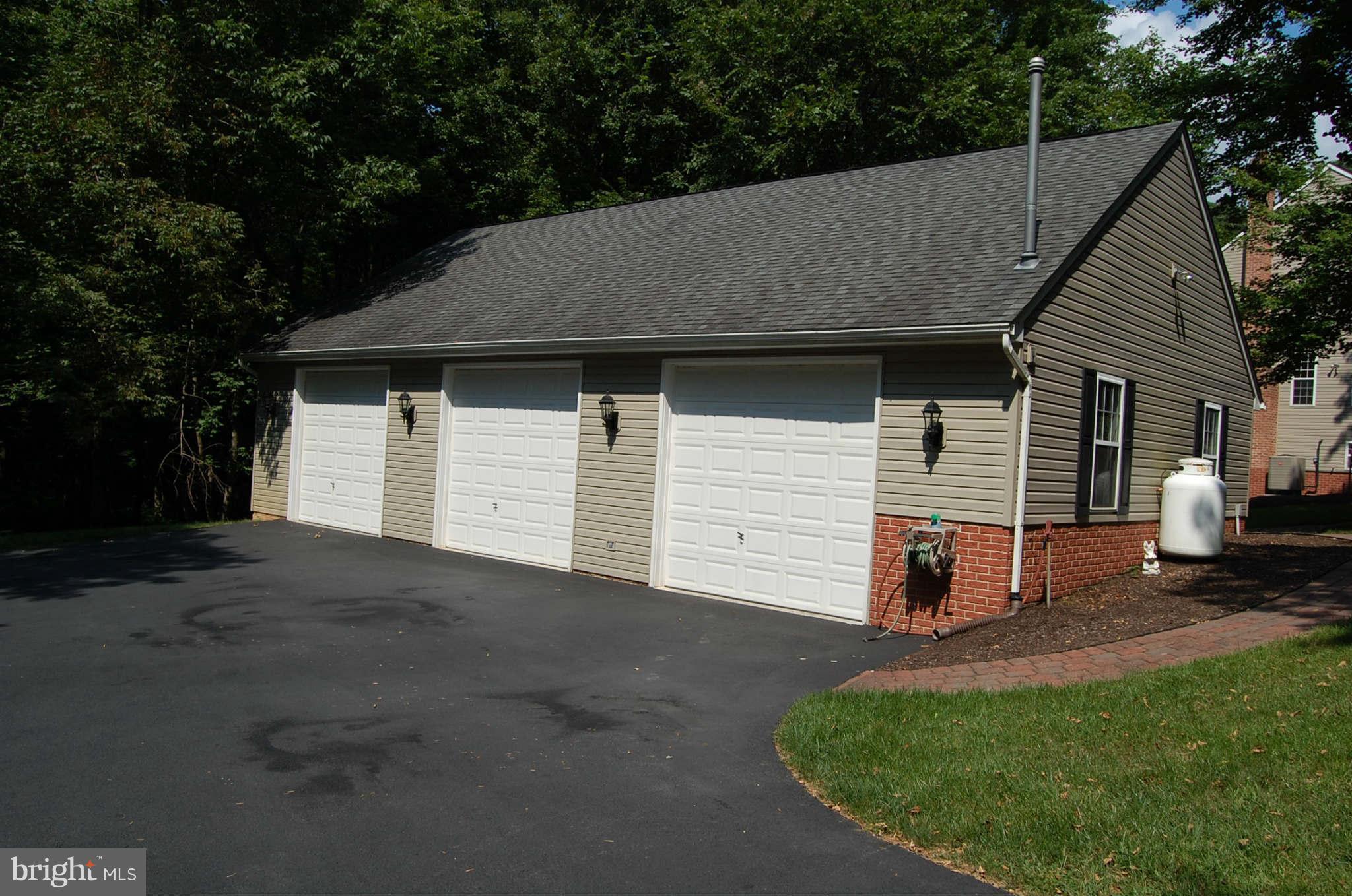 12701 Knoll Road Mount Airy, MD 21771 - Photo 3 of 27 Exterior (General)