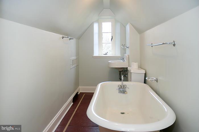 3502 Southvale Road Baltimore, MD 21208 - Photo 13 of 15 Bath
