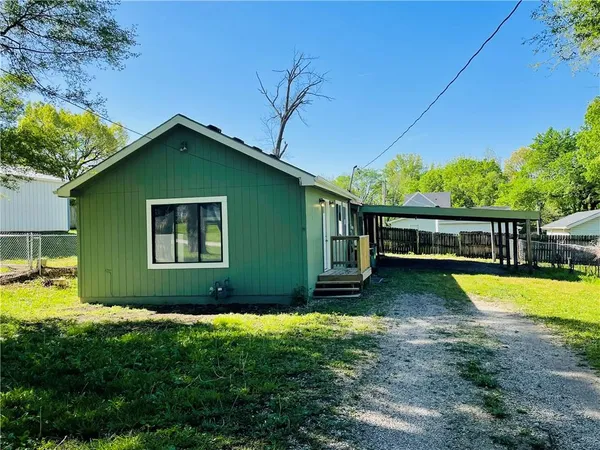 $189,900 | 602 East Eisenhower Road, Lansing, KS 66043