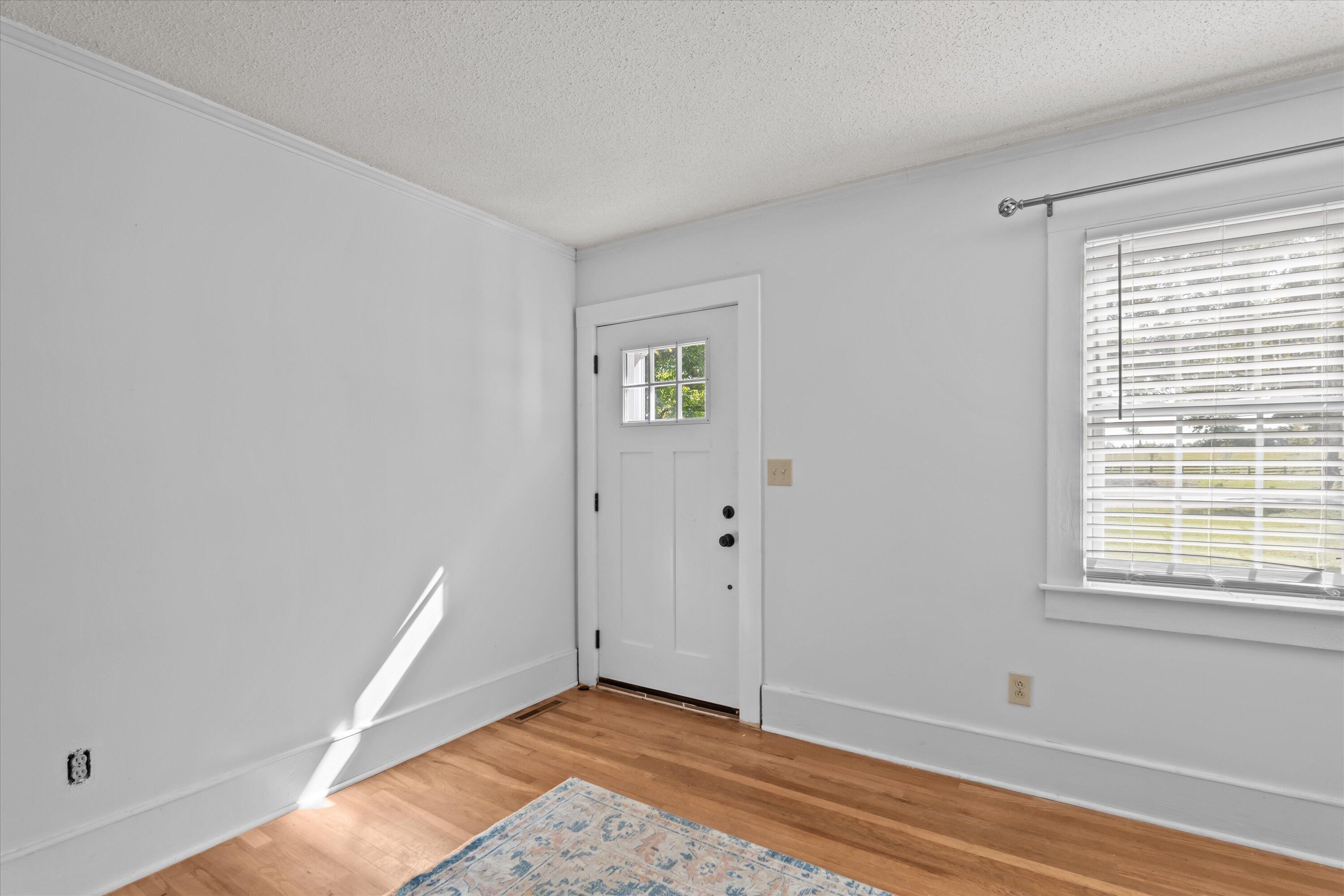 126 Tignall Road Washington, GA 30673 - Photo 6 of 45 Living Room