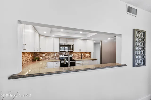 $325,000 | 196 Country Club Drive, Melbourne, FL 32940