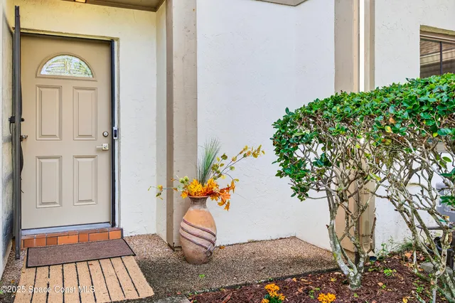 $325,000 | 196 Country Club Drive, Melbourne, FL 32940