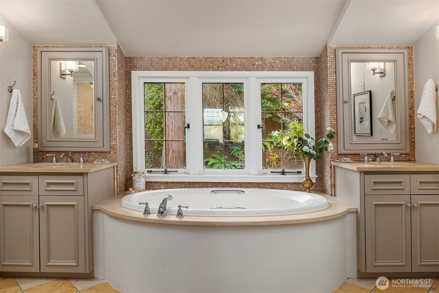 3220 Sierra Drive South Seattle, WA 98144 - Photo 21 of 39 a bathroom with sink and bathtub