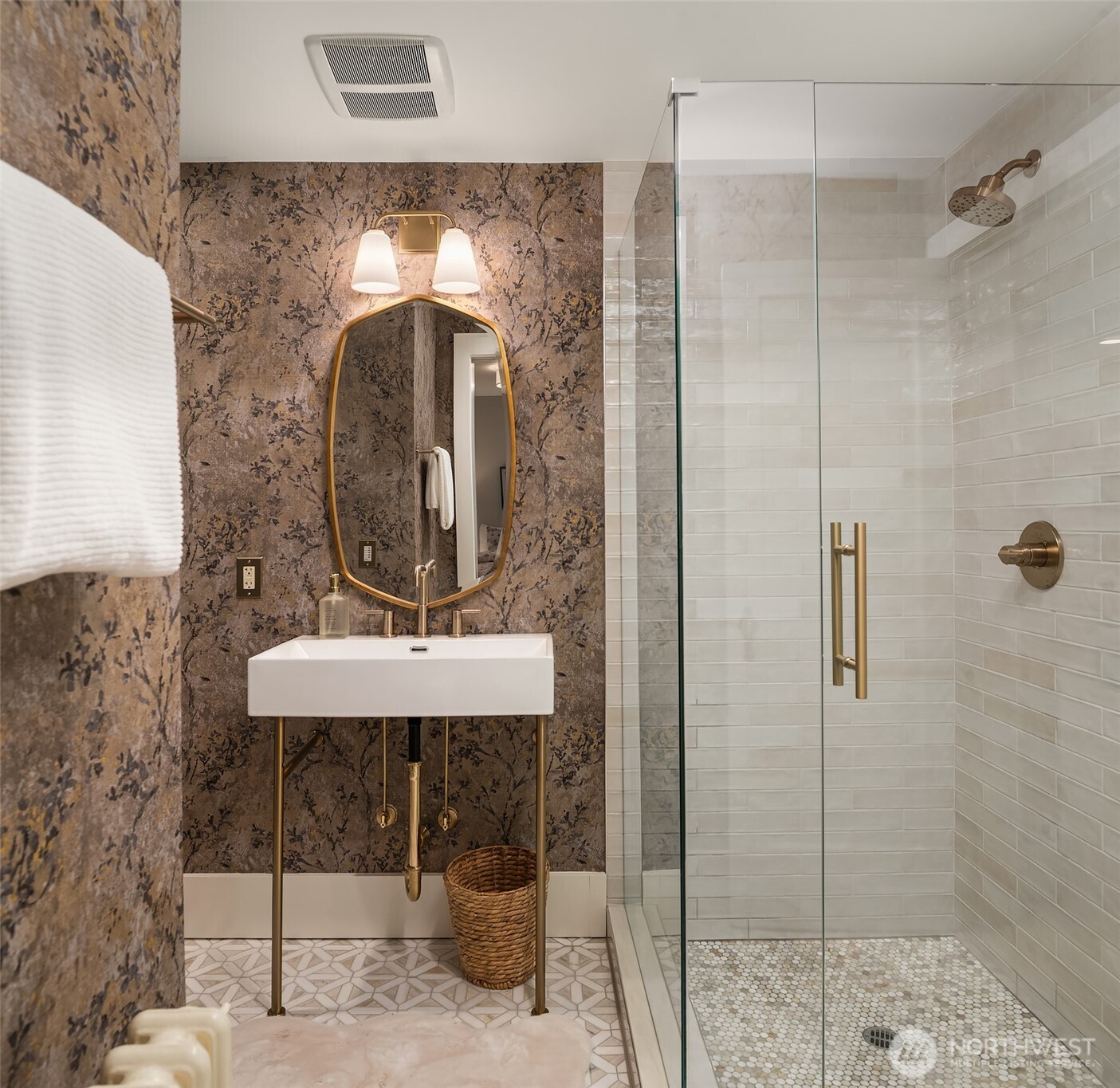 3220 Sierra Drive South Seattle, WA 98144 - Photo 35 of 39 a bathroom with a sink and a mirror