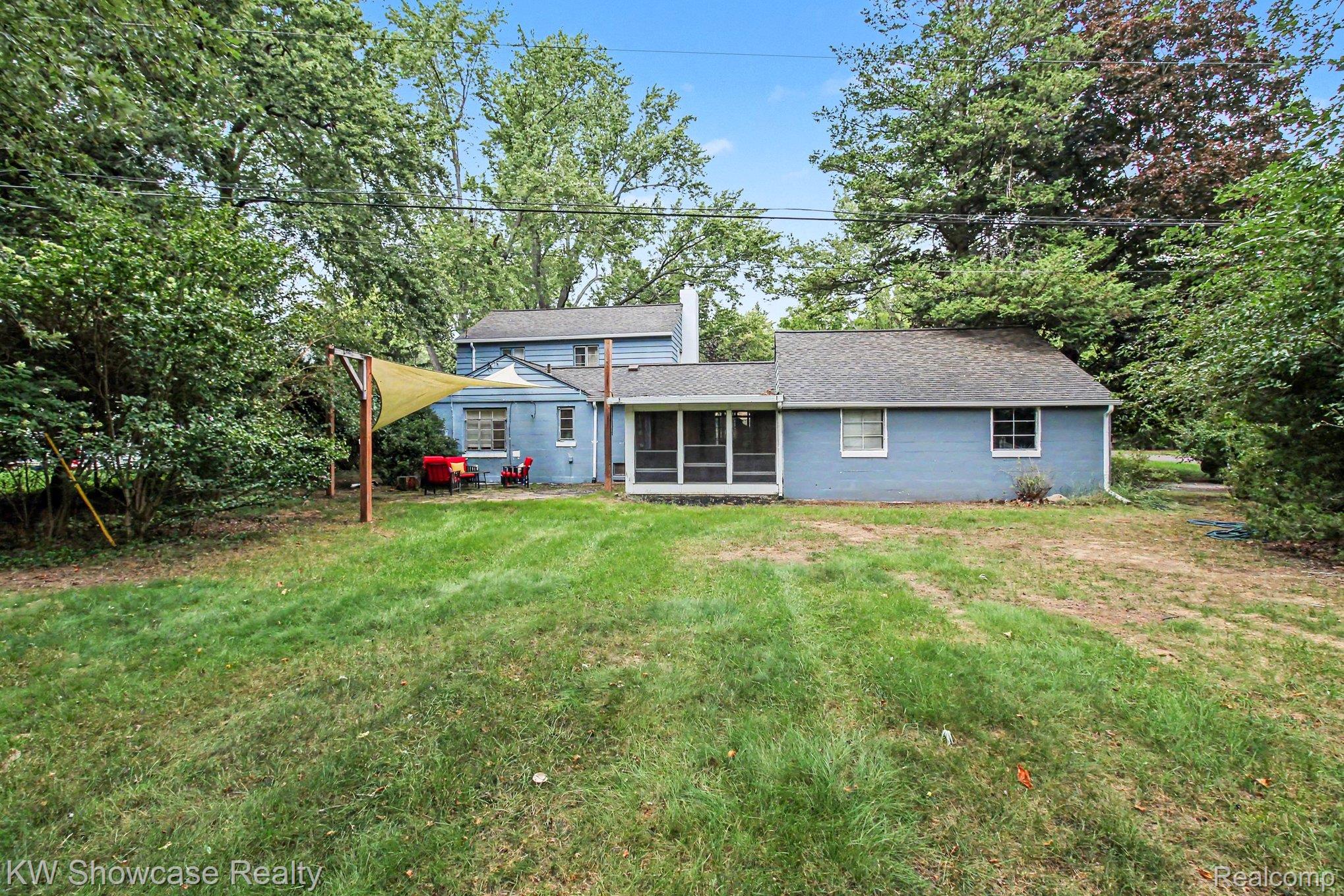7361 Honeysuckle Road West Bloomfield, MI 48324 - Photo 26 of 40 026_file_4273.jpg