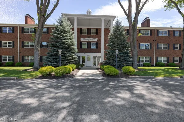 $114,900 | 2885 Pease Drive, Unit 303, Rocky River, OH 44116