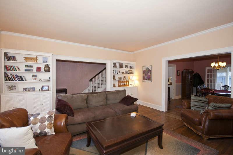 3923 Cloverhill Road Baltimore, MD 21218 - Photo 6 of 30 Living Room
