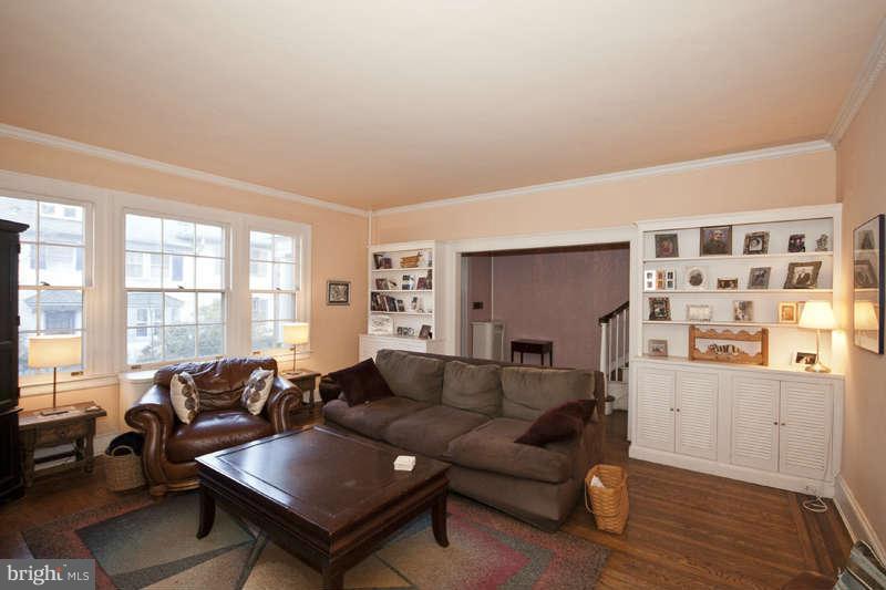 3923 Cloverhill Road Baltimore, MD 21218 - Photo 7 of 30 Living Room