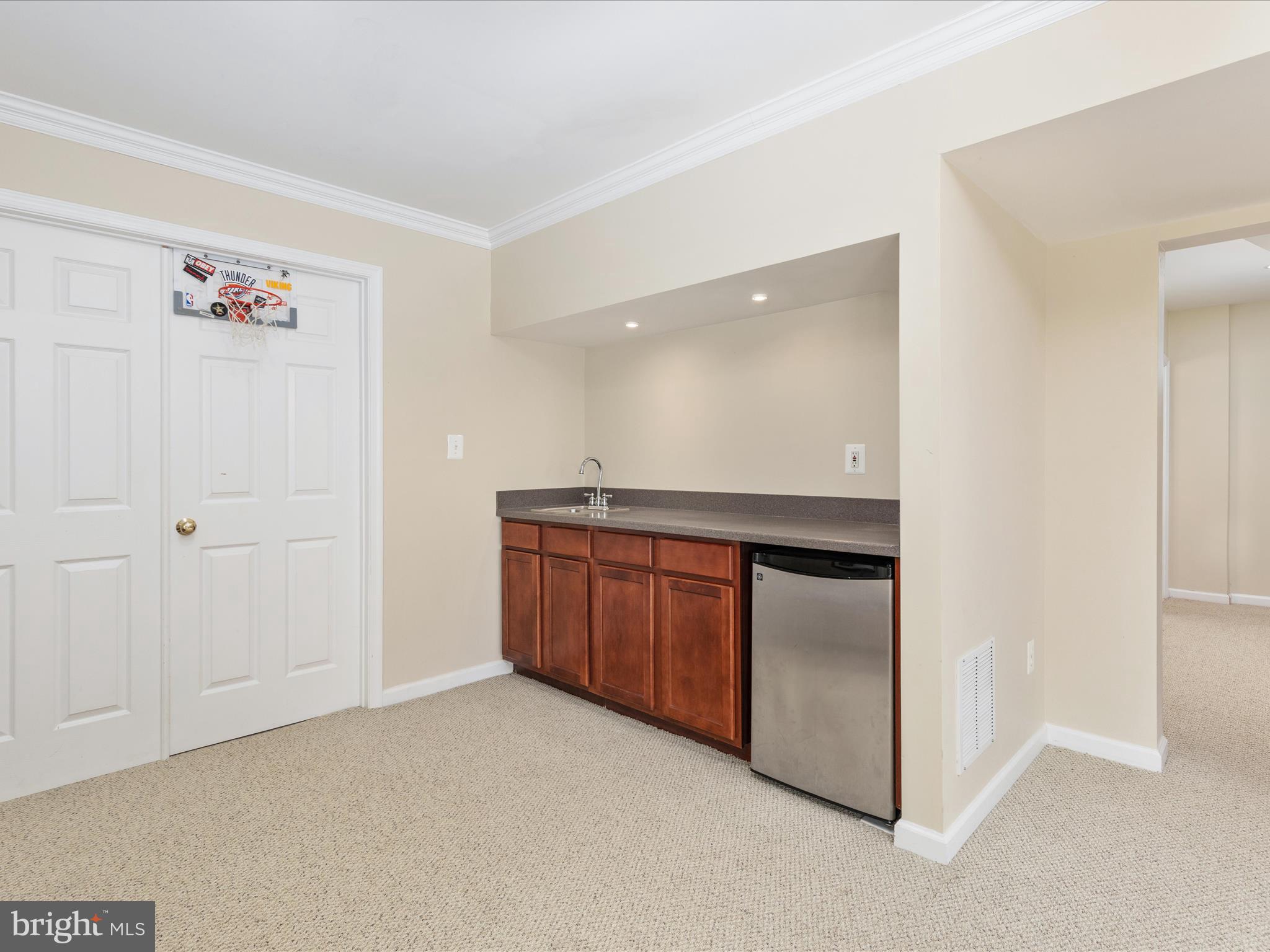 36823 Shoemaker School Road Purcellville, VA 20132 - Photo 30 of 59 wet bar