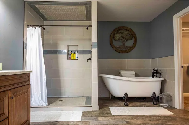 $1 | 10550 Hwy A, Higbee, MO 65257