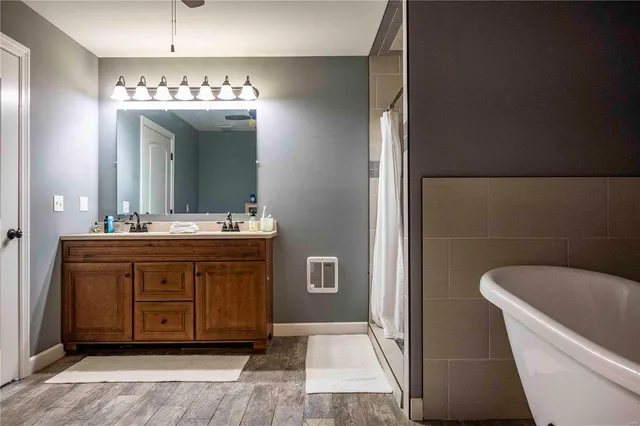 $1 | 10550 Hwy A, Higbee, MO 65257