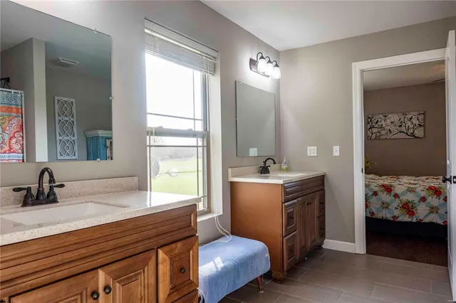 $1 | 10550 Hwy A, Higbee, MO 65257