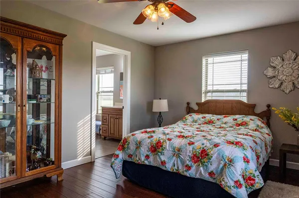 $1 | 10550 Hwy A, Higbee, MO 65257