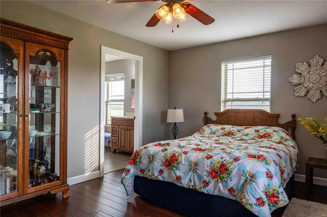 $1 | 10550 Hwy A, Higbee, MO 65257