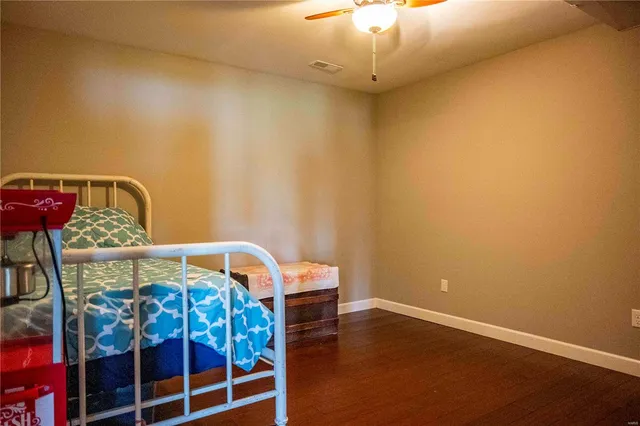 $1 | 10550 Hwy A, Higbee, MO 65257