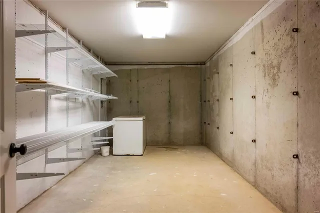 $1 | 10550 Hwy A, Higbee, MO 65257