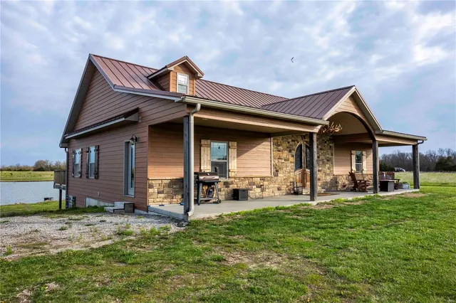 $1 | 10550 Hwy A, Higbee, MO 65257