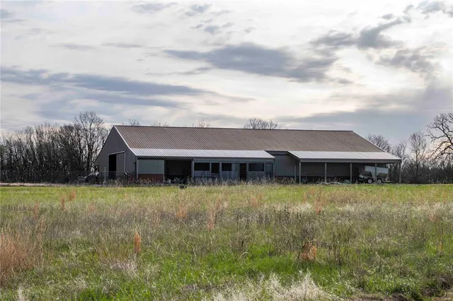 $1 | 10550 Hwy A, Higbee, MO 65257