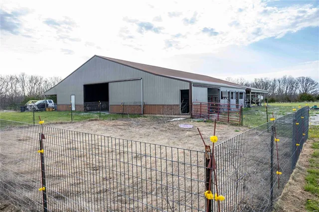 $1 | 10550 Hwy A, Higbee, MO 65257