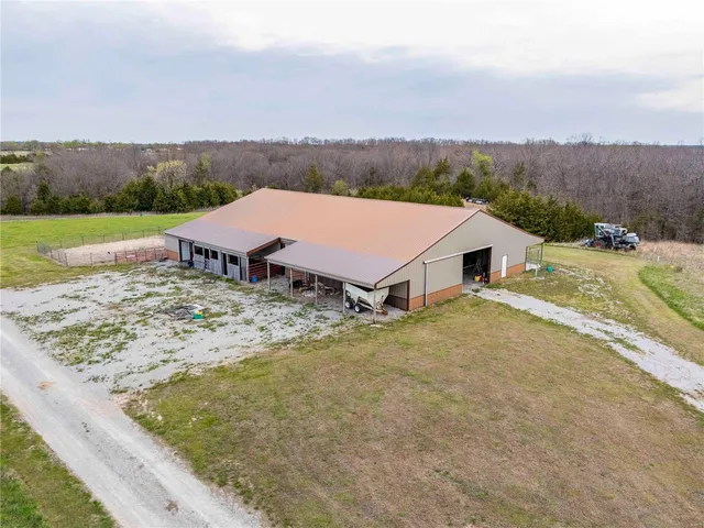 $1 | 10550 Hwy A, Higbee, MO 65257